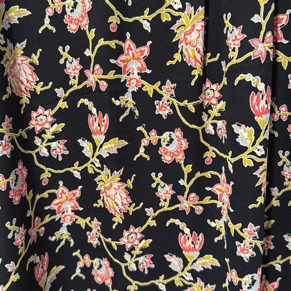 Loft women’s sleeveless floral blouse size large. - Picture 2 of 8